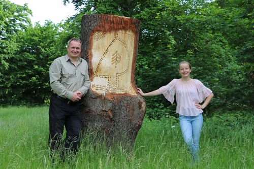 Revierförster Achim Hördler mit ehemaliger Projektkoordinatorin Manina Herden. (© Thünen-Institut/Michael Welling)